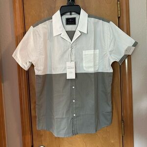 Craft + Flow short sleeve medium button down block color shirt